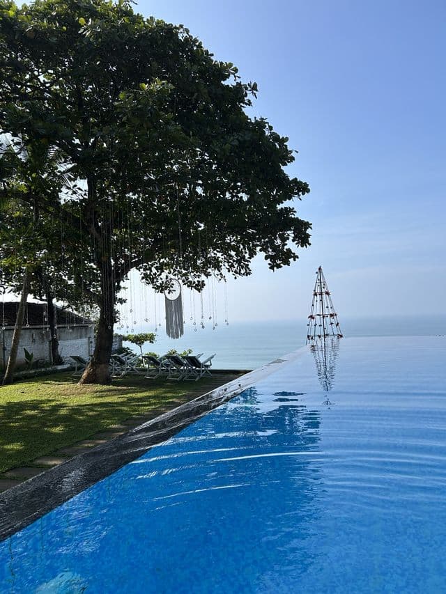 Infinity pool, zero emails